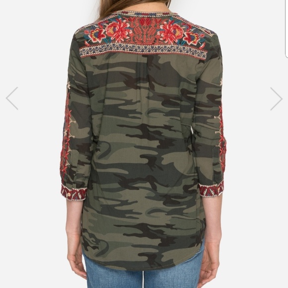 Johnny was VERONICA V-NECK BUTTON DOWN - Picture 4 of 7